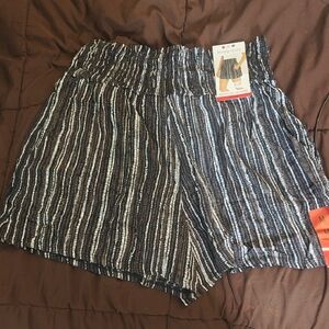 Three Dots Printed Pull On Short - Medium